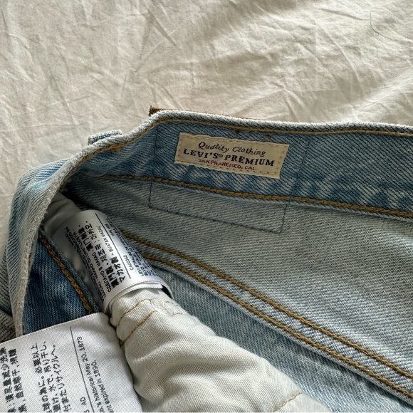 Levi’s high waisted shorts - Picture 3 of 4